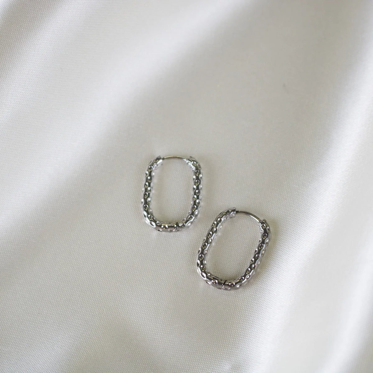 Bayley Hammered Oval Hoops