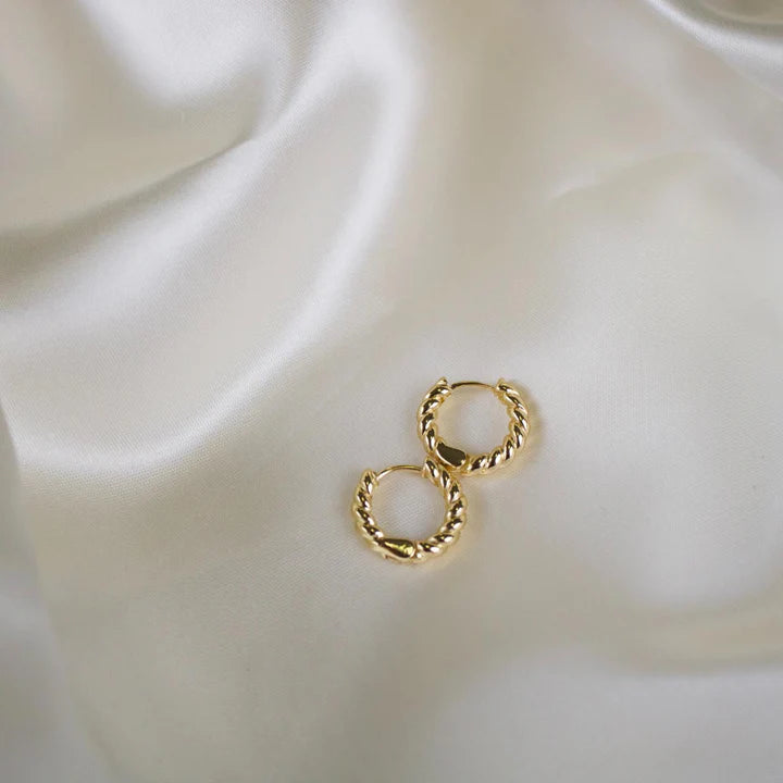Elanor // Twisted Huggie Hoops