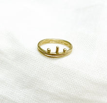 Load image into Gallery viewer, Pyra Crown Ring
